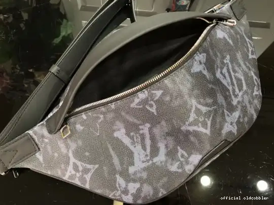 Official oldcobbler BUMBAG VUITTON DISCOVERY LOUIS 0705